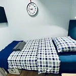 Hotel Thruster - Mini Kino, Lobby, Kuchnia, Netflix