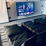 Hotel Thruster - Mini Kino, Lobby, Kuchnia, Netflix
