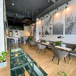 Thruster - Mini Kino, Lobby, Kuchnia, Netflix Hotel *
