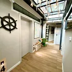 Thruster - Mini Kino, Lobby, Kuchnia, Netflix