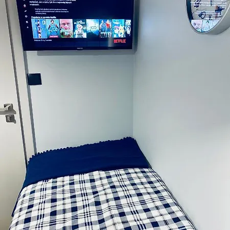 Thruster - Rooms, Kitchen, Chill-out Zone-netflix, Lobby-netflix מלון