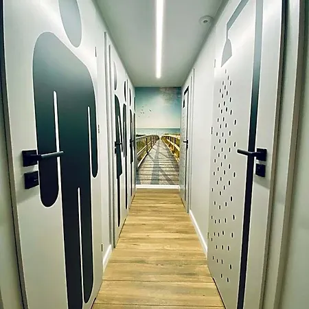 Thruster - Rooms, Kitchen, Chill-out Zone-netflix, Lobby-netflix *
