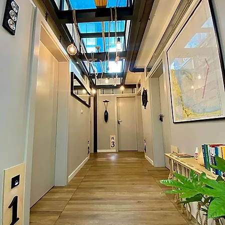 Thruster - Rooms, Kitchen, Chill-out Zone-netflix, Lobby-netflix * 그디니아