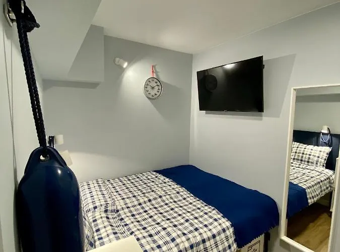 Thruster - Rooms, Kitchen, Chill-out Zone-netflix, Lobby-netflix *