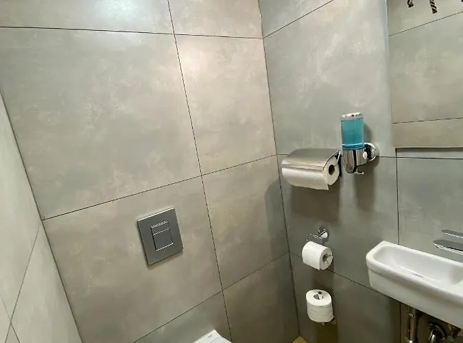 Thruster - Mini Kino, Lobby, Kuchnia, Netflix *