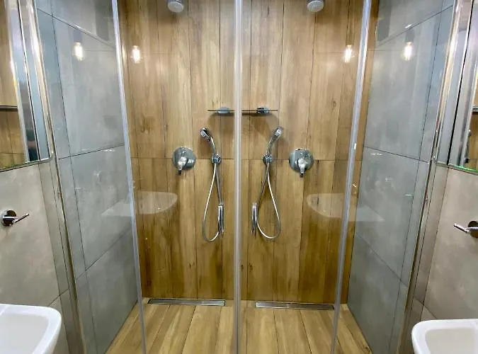 Thruster - Mini Kino, Lobby, Kuchnia, Netflix *