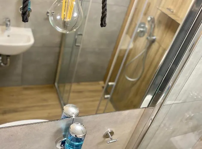 Thruster - Mini Kino, Lobby, Kuchnia, Netflix Hotel *