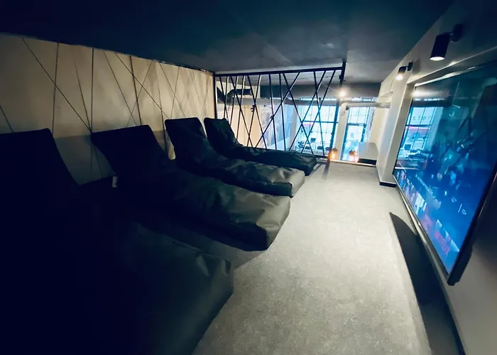 Thruster - Mini Kino, Lobby, Kuchnia, Netflix