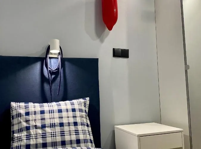 Thruster - Mini Kino, Lobby, Kuchnia, Netflix