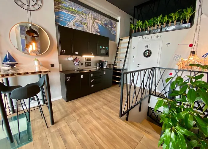 Hotel Thruster - Rooms, Kitchen, Chill-out Zone-netflix, Lobby-netflix