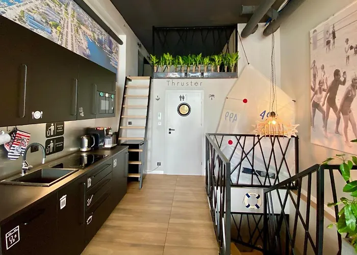 Thruster - Mini Kino, Lobby, Kuchnia, Netflix