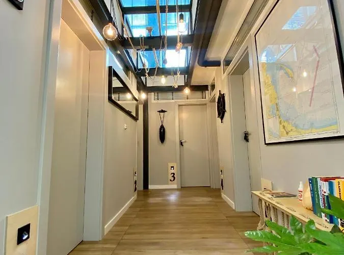 Thruster - Rooms, Kitchen, Chill-out Zone-netflix, Lobby-netflix * Gdynia